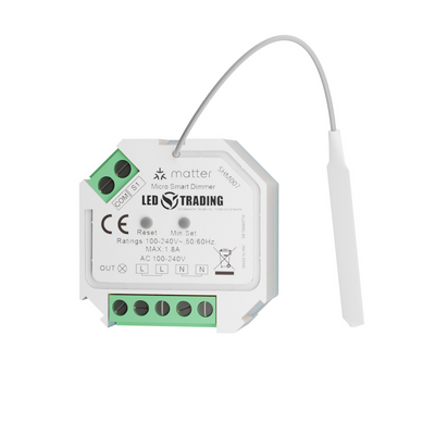 Sunricher Dimmer 230V, weißes Unterputzmodul mit grünen Schraubklemmen und Antennendraht, schräg von oben