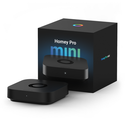 Homey Pro mini als flacher schwarzer Quader neben seiner Verpackung