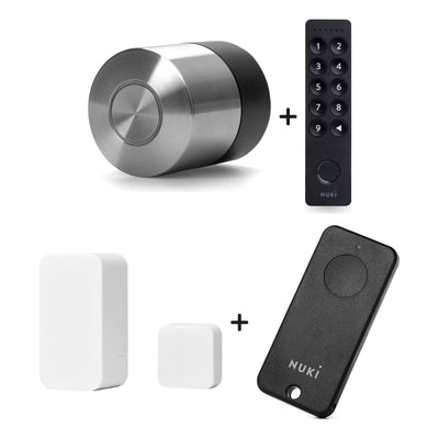 Nuki Smart Lock Pro (5. Gen.) und Nuki Keypad 2 und Nuki Door Sensor und Nuki Fob nebeneinander vor weißem Hintergrund
