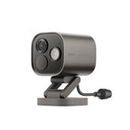 Aqara Camera Hub G5 Pro in Grau, schräg von vorn, Objektiv und Scheinwerfer sichtbar, Kabel am Standfuß