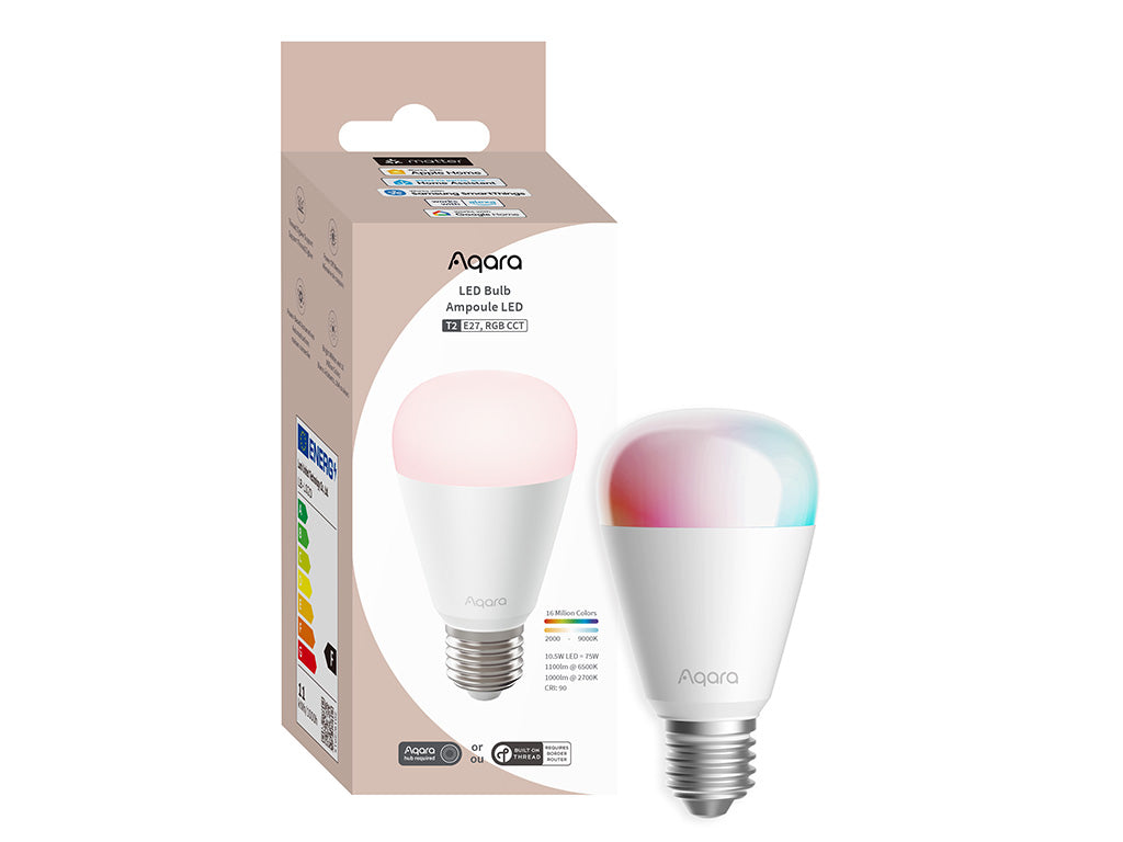 Verpackung der Aqara LED-Lampe T2 E27 in der Farbvariante mit EU-Energielabel, daneben zwei leuchtende Lampen