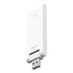 Aqara Hub M100 von schräg oben mit sichtbarem Drehgelenk am USB-A-Stecker
