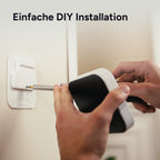 Hände schrauben das Smarte Thermostat X auf die Wandhalterung, Schriftzug Einfache DIY Installation