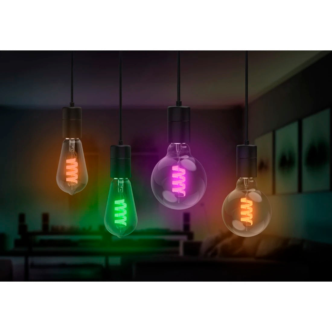 Vier hängende Hama Retro-LED Lampen, zwei ST64- und zwei Globe-Kolben, farbig leuchtend