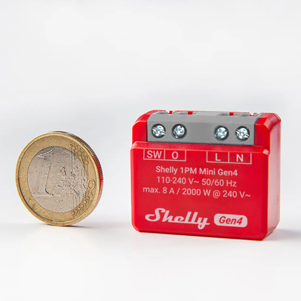 Größenvergleich: Shelly 1PM Mini Gen4 neben einer Ein-Euro-Münze