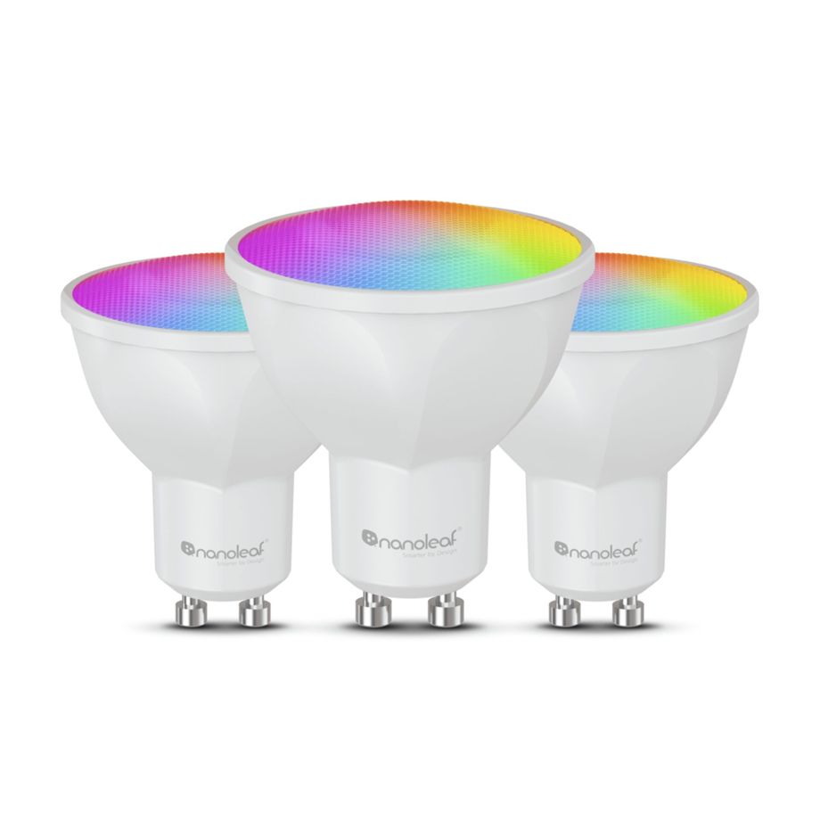Drei GU10 Smart Bulbs von Nanoleaf nebeneinander, Stiftsockel und farbige Leuchtflächen