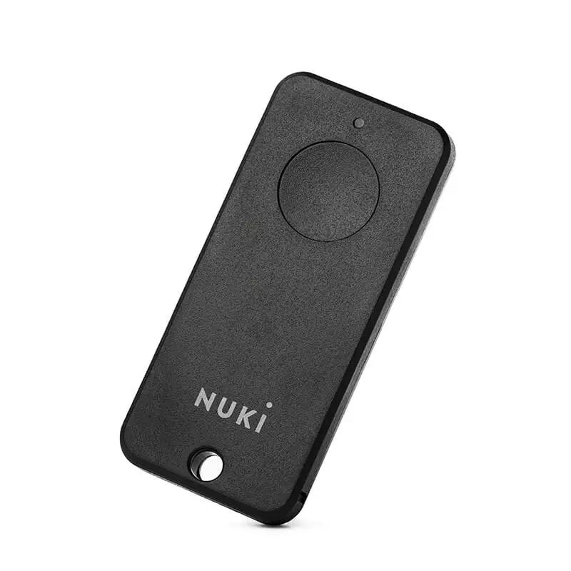Nuki Fob in Schwarz mit großer Drucktaste, Status-LED und Metallöse für den Schlüsselring
