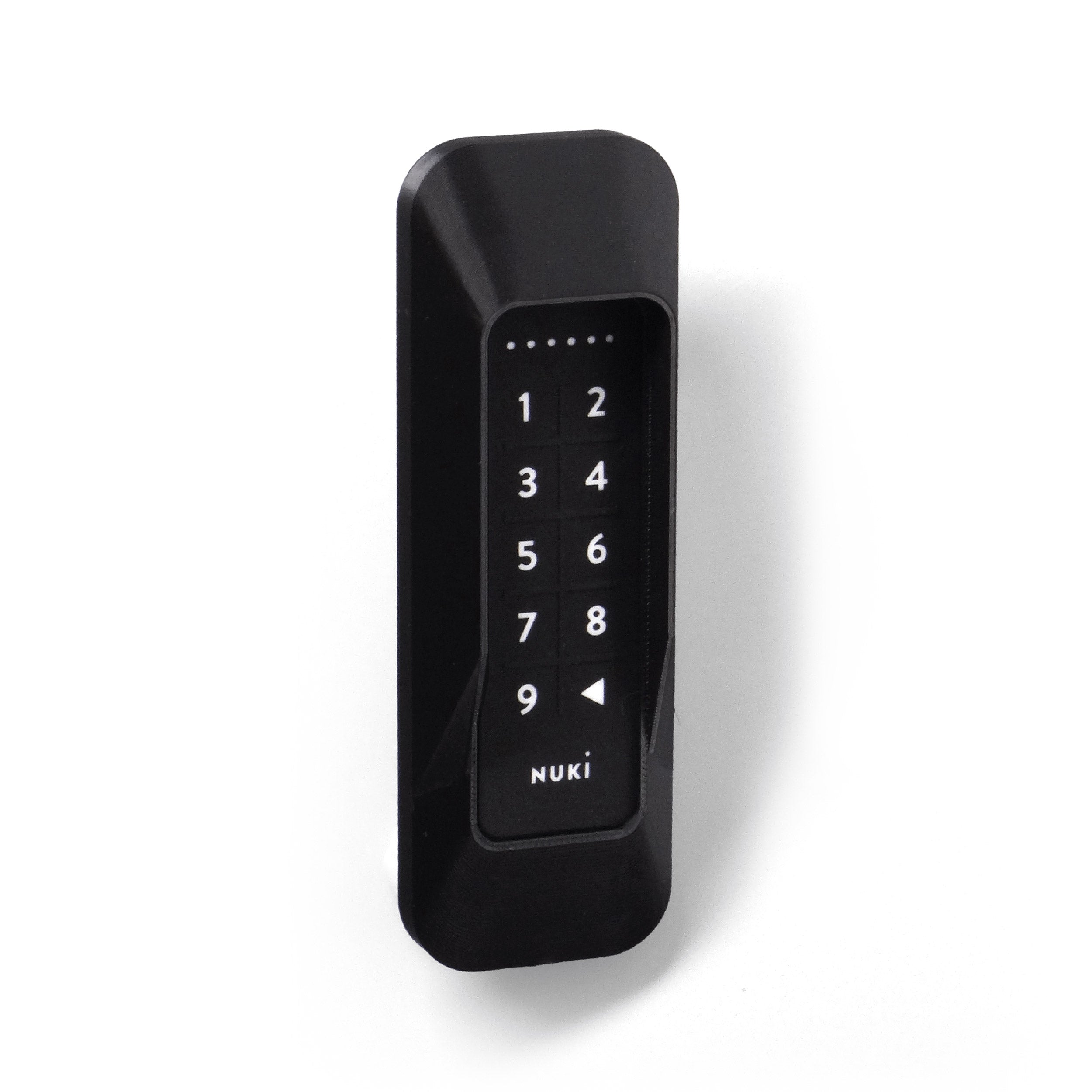 Nuki Keypad 1 im schwarzen smattex-Diebstahlschutzrahmen an einer Wand