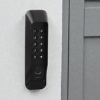 Nahaufnahme des Keypad 2 im Diebstahlschutzrahmen an einer Betonwand