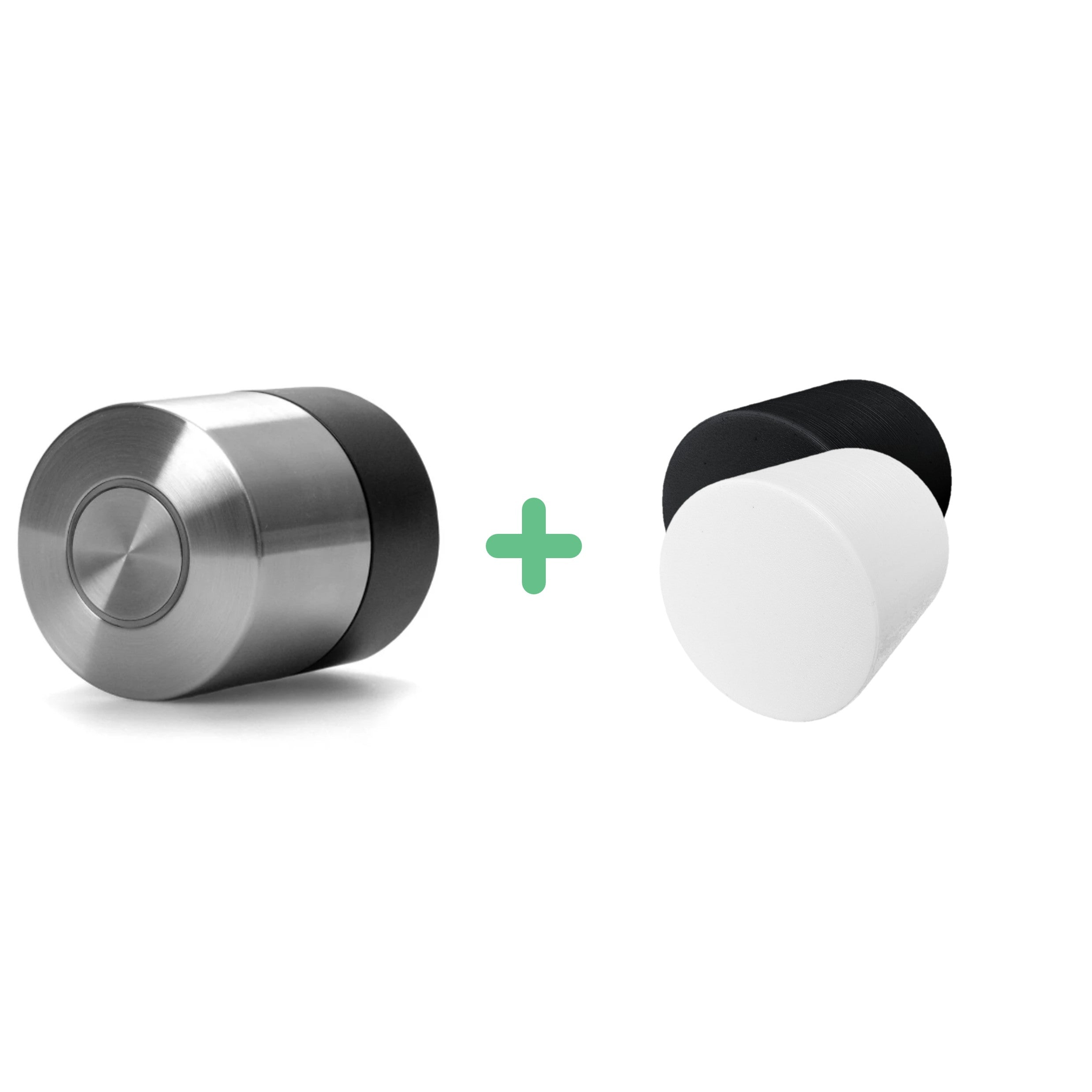 Nuki Smart Lock Pro (5. Gen) in Edelstahl neben Schutzabdeckungen in Schwarz und Weiß, grünes Plus