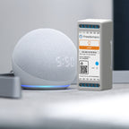 Freedompro LB0104-A neben einem weißen Smart Speaker, blaue Status-LED am Modul leuchtet