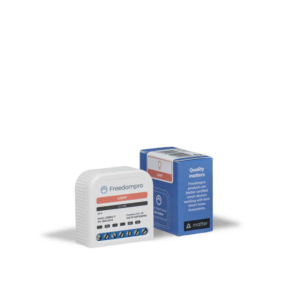 Freedompro LB0801-F Licht Relais für 12 V DC neben der blauen Matter-Produktverpackung