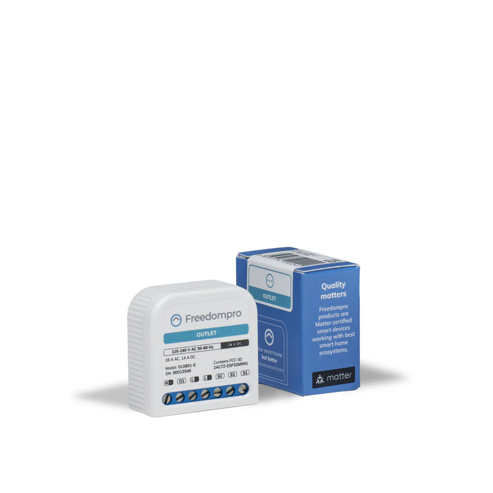 Freedompro OL0801-E Steckdosen Relais und blaue Produktverpackung mit Matter-Logo nebeneinander