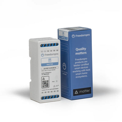 Freedompro WC0102-A Rolladen Relais neben der blauen Produktverpackung mit Matter-Logo