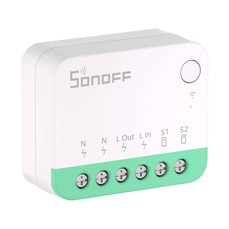 Sonoff MiniR4M Schaltaktor schräg von vorn, weißes Gehäuse mit Taster und grüner Klemmleiste N, N, L Out, L In, S1, S2