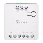 Draufsicht auf den Sonoff Mini Dry Switch, alle Klemmenbeschriftungen und die Status-LED sind lesbar
