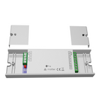 Sunricher RGB+CCT LED Controller mit abgenommenen Endkappen, Blick auf Eingangs- und Ausgangsklemmen