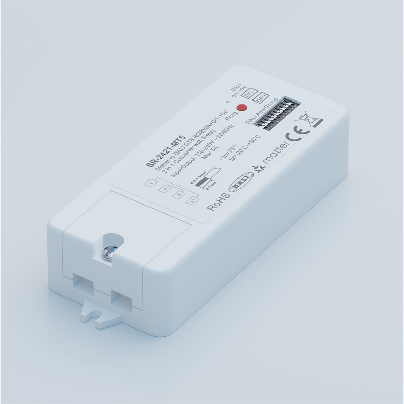 SR-2421-MT5 Converter schräg von oben, weißes Gehäuse mit Montagelaschen und Befestigungsschraube