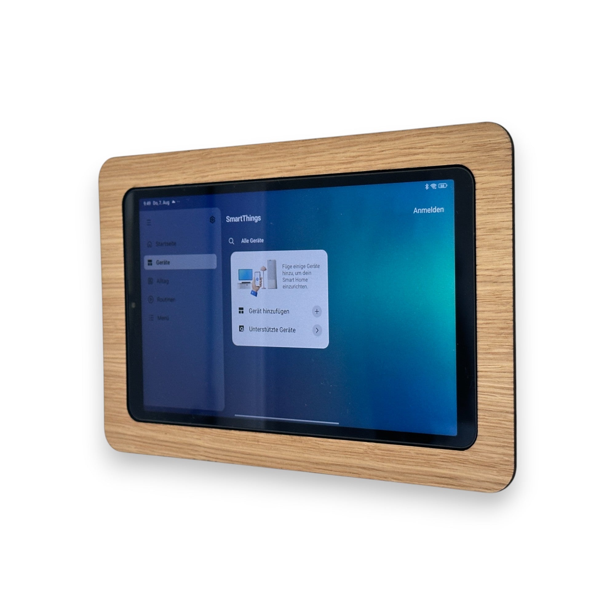 Wand-Tablet als Smart-Home Steuerzentrale mit Holzrahmen Eichbaum