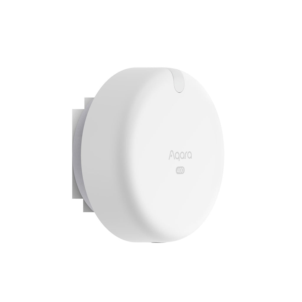 Aqara Spatial Multi-Sensor FP400 in Weiß, schräg von vorn auf der Wandhalterung