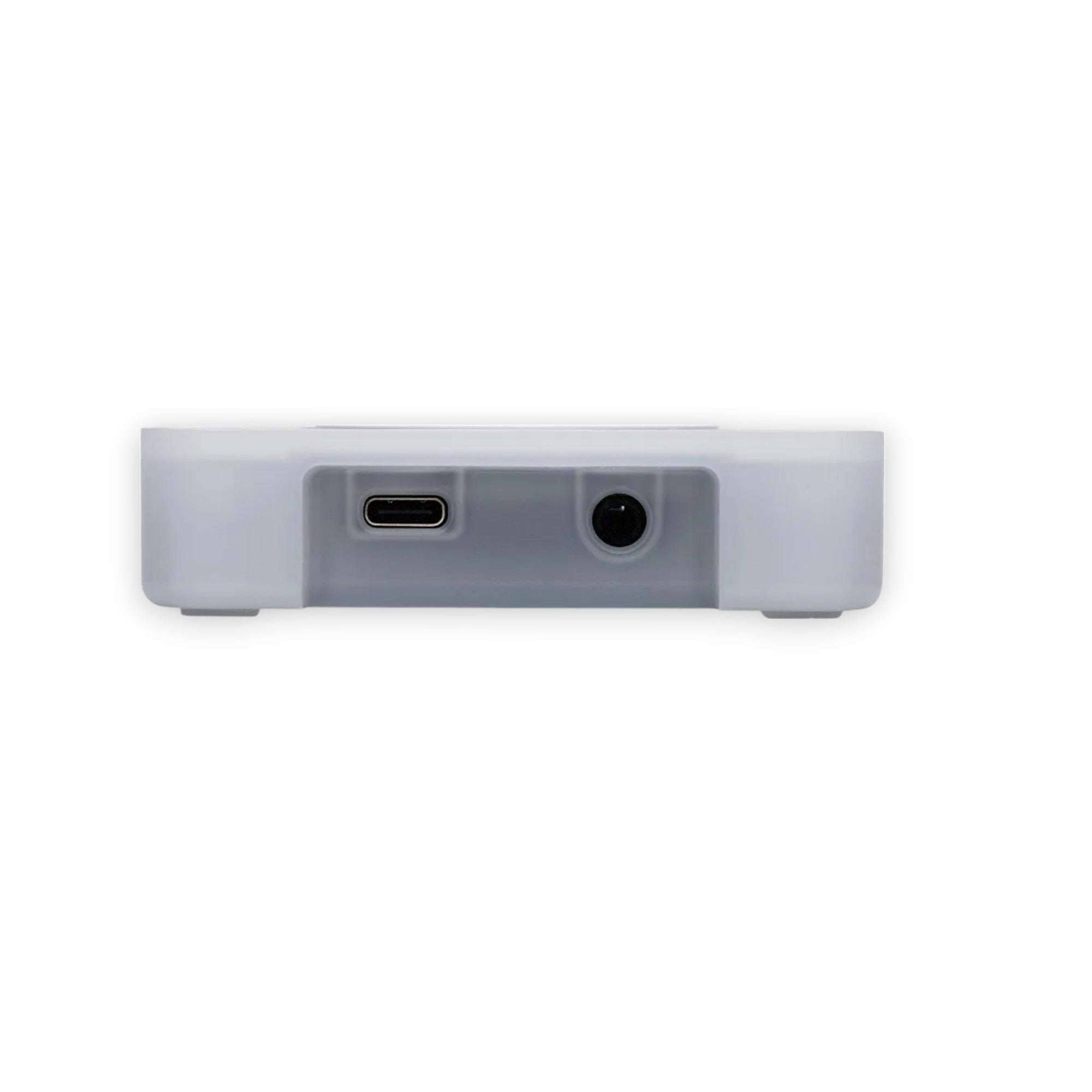 Rückseite der Voice Preview Edition mit USB-C-Buchse und 3,5-mm-Klinkenbuchse für externe Lautsprecher