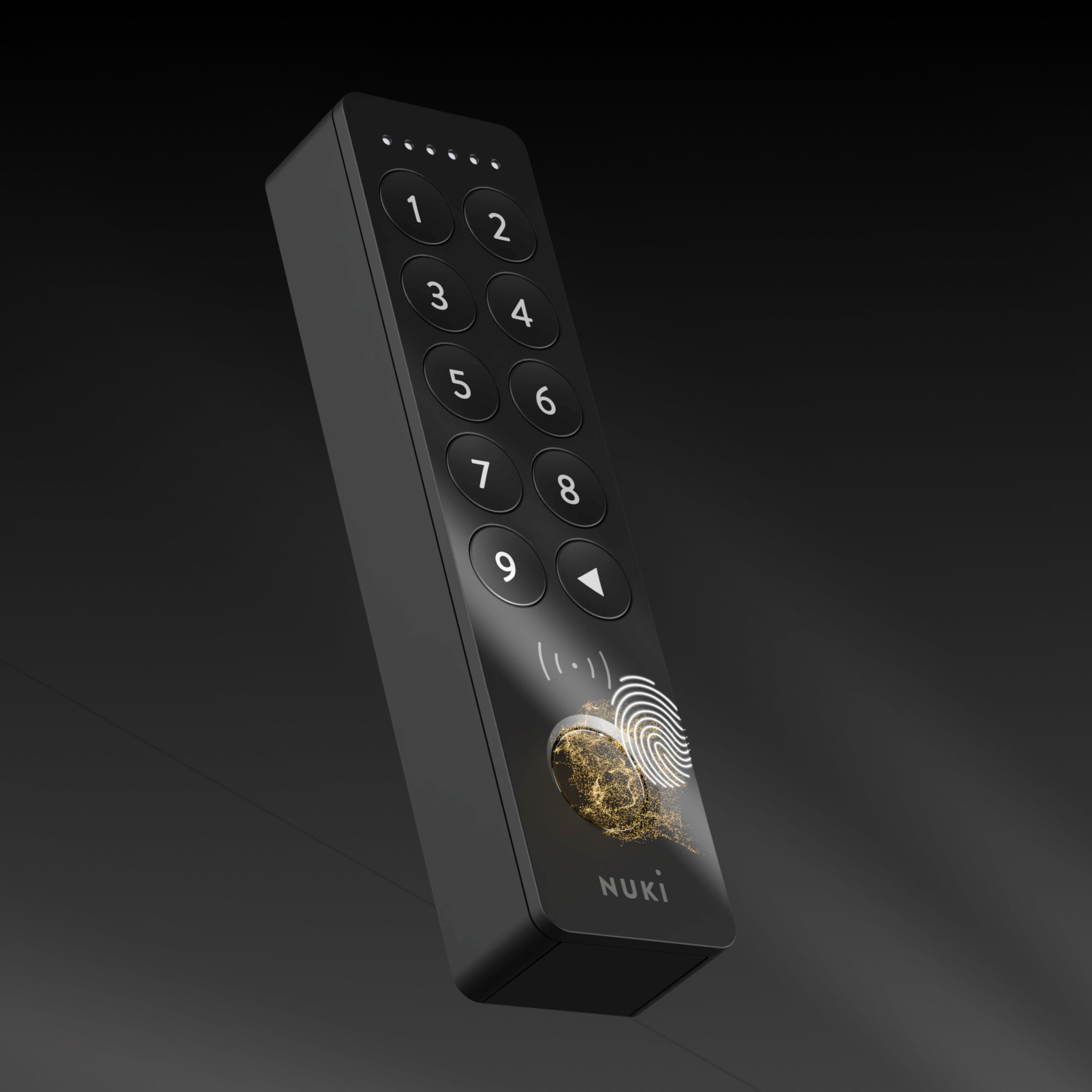 Nuki Keypad 2 NFC in dunkler Studioansicht, goldene Fingerabdruck-Grafik auf dem Sensor eingeblendet