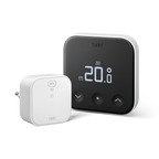 Starter Kit: Smartes Thermostat X mit Anzeige 20,0 Grad neben der weißen Bridge X mit Steckerkontakten