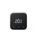 tado Verkabeltes Smartes Thermostat X frontal, Display zeigt 20,0 Grad, darunter drei Tasten