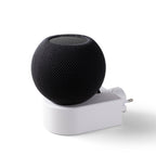 Schwarzer HomePod mini auf dem weißen smattex-Steckdosenhalter in einer Steckdose