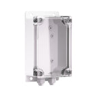 Sonoff IP66 Schutzgehäuse schräg von vorn mit klarem Deckel, Montageplatte und zwei PG7-Kabelverschraubungen