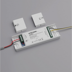 Matter CCT LED Controller mit abgenommenen Endkappen, Zuleitung und LED-Kabel an den Klemmen