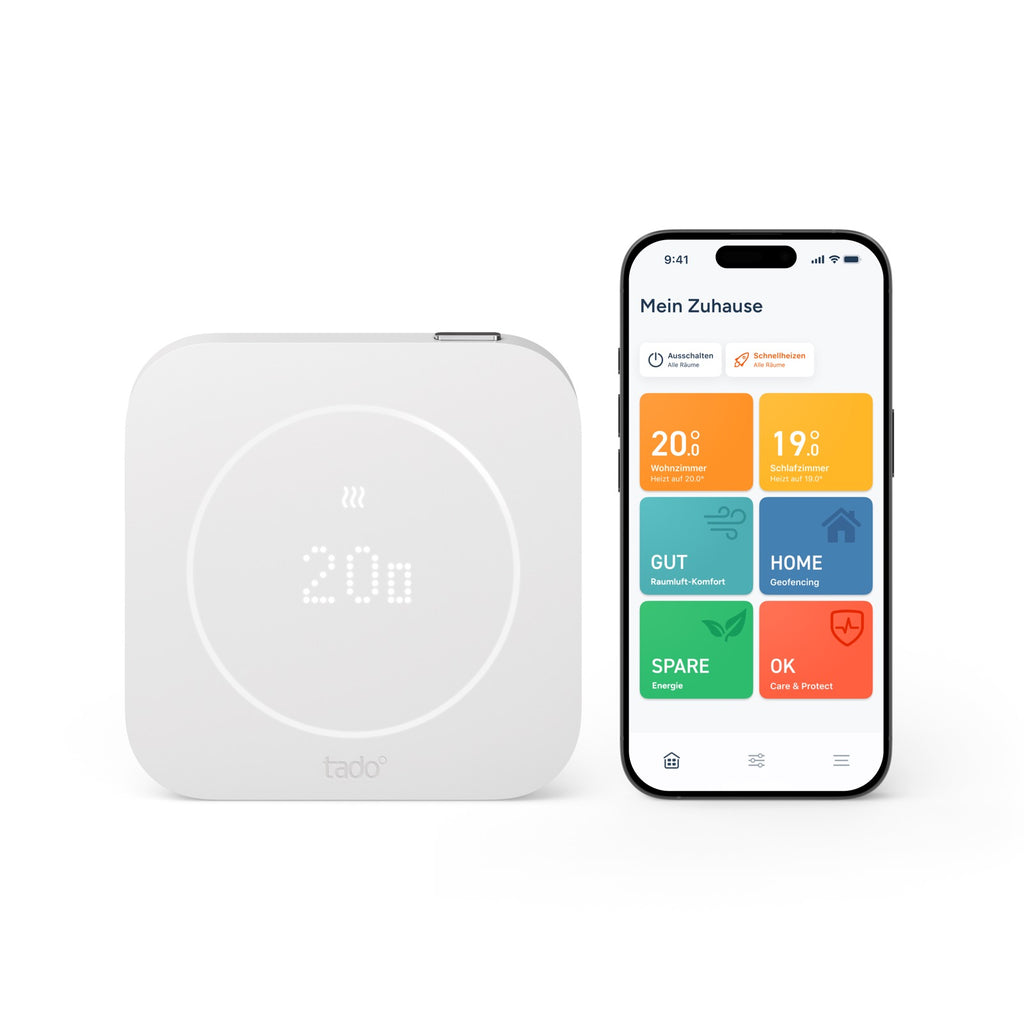 tado Verkabeltes Thermostat X (2. Gen.) neben einem Smartphone mit der Raumübersicht der tado App