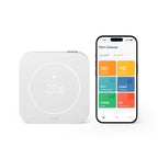 tado Verkabeltes Thermostat X (2. Gen.) neben einem Smartphone mit der Raumübersicht der tado App