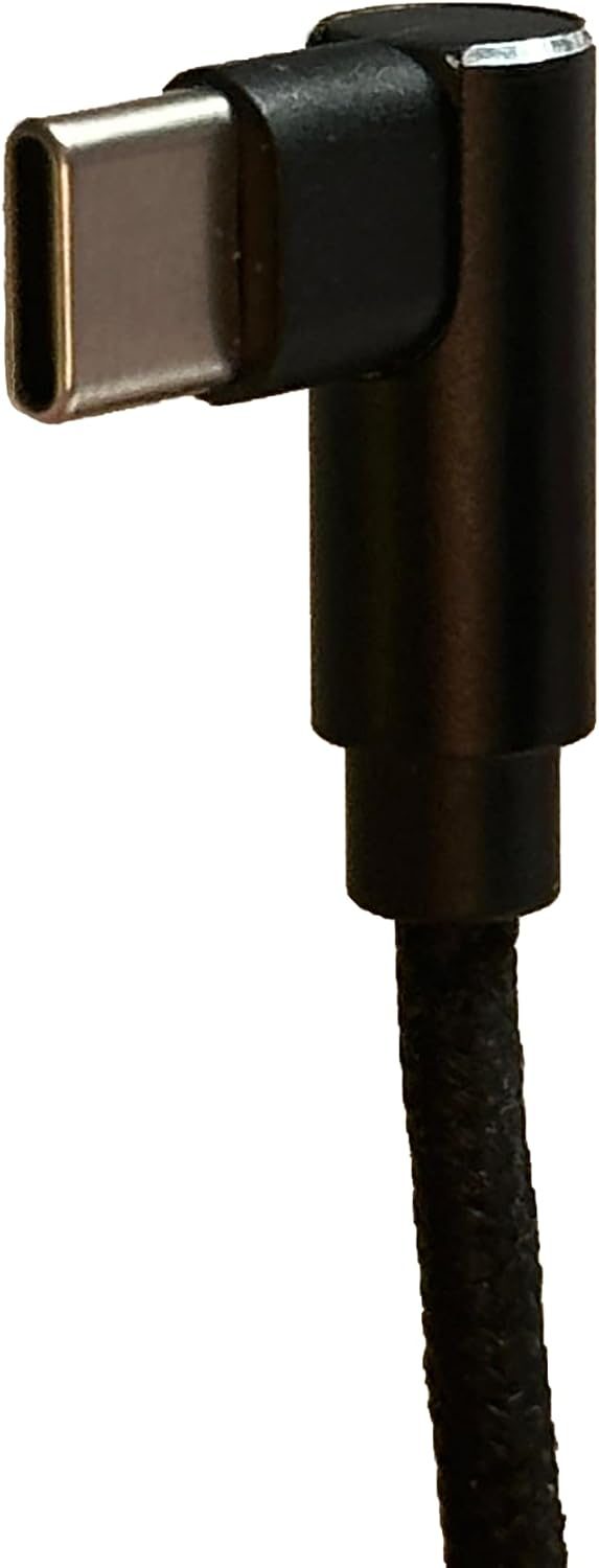 Beiliegendes USB-C-Kabel mit gewinkeltem Stecker und Textilmantel
